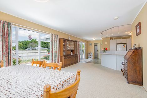 Photo of property in 27 Cambridge Street, Pahiatua, 4910