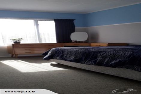 Photo of property in 2 Monarch Grove, Maoribank, Upper Hutt, 5018