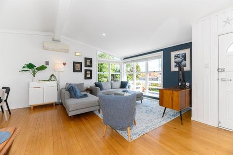 Photo of property in 1/48 Bond Crescent, Forrest Hill, Auckland, 0620