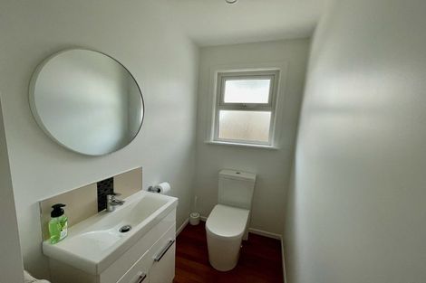 Photo of property in 28 Brooker Grove, Newlands, Wellington, 6037