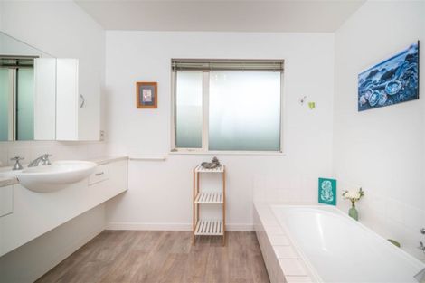 Photo of property in 3/215 Wairakei Road, Bryndwr, Christchurch, 8053