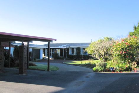 Photo of property in 70 Braid Road, St Andrews, Hamilton, 3200