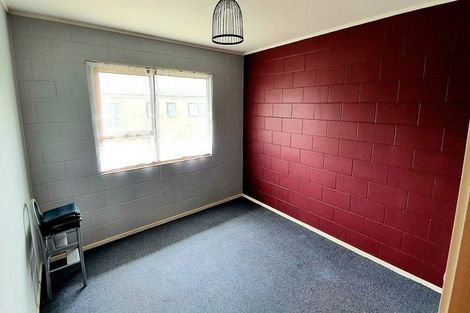 Photo of property in 2/68 West Coast Road, Glen Eden, Auckland, 0602