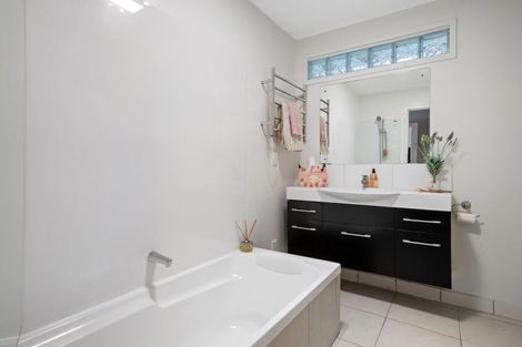 Photo of property in 201 Kaipara Road, Papakura, 2582