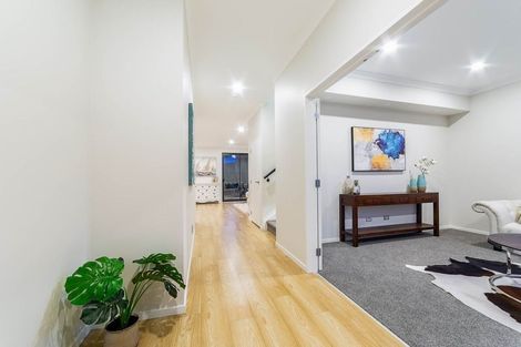 Photo of property in 27a Royal View Road, Te Atatu South, Auckland, 0610