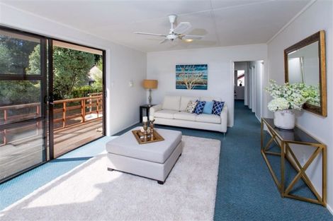 Photo of property in 1/24 Merton Avenue, Glenfield, Auckland, 0627