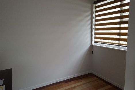 Photo of property in 21 Normanton Street, Glenfield, Auckland, 0629