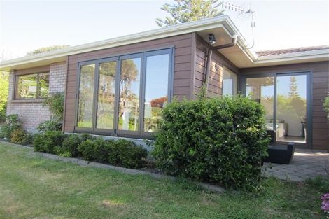 Photo of property in 10 Arthur Street, Paraparaumu Beach, Paraparaumu, 5032