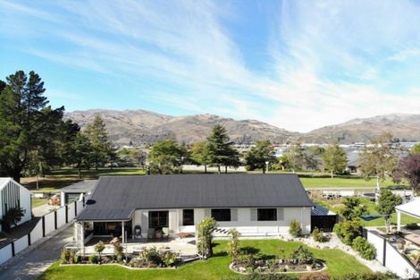 Photo of property in 17 Linrosa Place, Cromwell, 9310