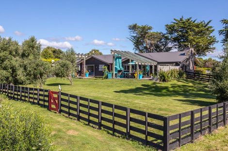 Photo of property in 1 Campbell Drive, Martinborough, 5711
