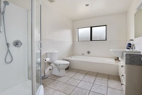 Photo of property in 3/90 Albany Highway, Greenhithe, Auckland, 0632