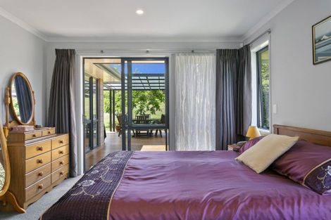Photo of property in 18 Loch Views Road, Acacia Bay, Taupo, 3385