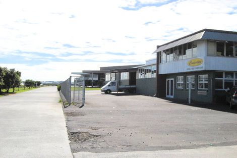 Photo of property in 46 Kiwi Esplanade, Mangere Bridge, Auckland, 2022