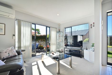 Photo of property in Parkvale Estate, 1232/8 Howard Street, Parkvale, Hastings, 4122