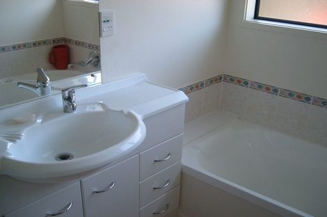 Photo of property in 15 Lorna Irene Drive, Raumati South, Paraparaumu, 5032