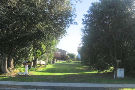 Photo of property in 220 Kenwood Drive, Matarangi, Whitianga, 3592