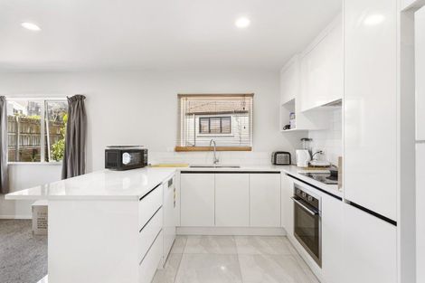 Photo of property in 30 Vireya Court, Goodwood Heights, Auckland, 2105