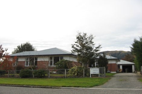 Photo of property in 2 Lincoln Street, Tapanui, 9522