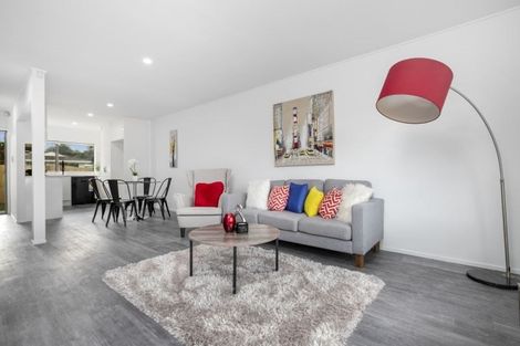 Photo of property in 2/1 Roys Road, Weymouth, Auckland, 2103