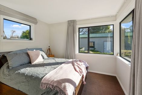 Photo of property in 32 Farquhars Road, Redwood, Christchurch, 8051