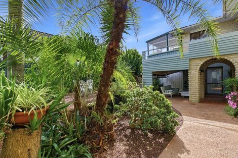 Photo of property in 2 Geoffrey Road, Torbay, Auckland, 0630