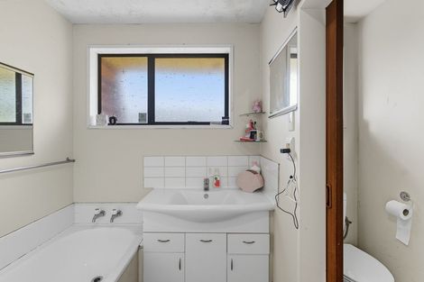 Photo of property in 12 Harkness Place, Avonhead, Christchurch, 8042