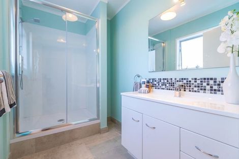 Photo of property in 55 Bruce Road, Glenfield, Auckland, 0629