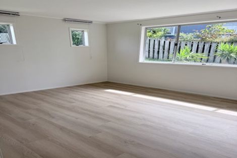 Photo of property in 5 Red Beach Road, Red Beach, 0932