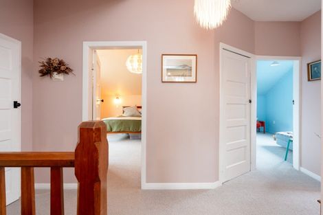 Photo of property in 40 Apu Crescent, Lyall Bay, Wellington, 6022