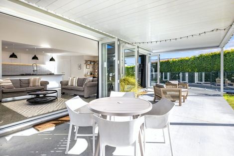 Photo of property in 32 Awanui Crescent, Matakana, 0985