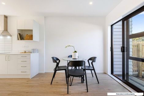 Photo of property in 54 Rauemi Way, Te Atatu South, Auckland, 0610