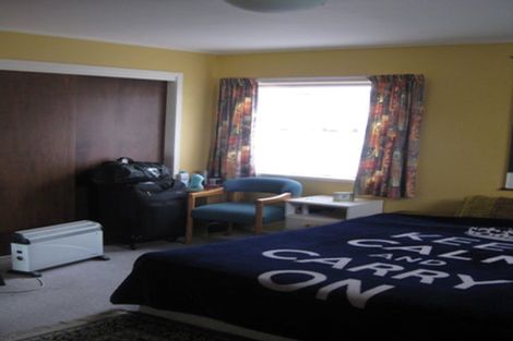 Photo of property in 41 Colchester Crescent, Newlands, Wellington, 6037