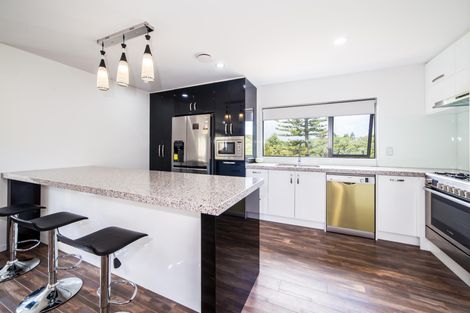 Photo of property in 3b De Val Drive, Titirangi, Auckland, 0604