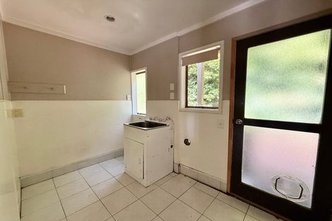 Photo of property in 112 Whangaparaoa Road, Red Beach, 0932
