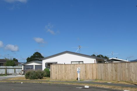Photo of property in 16 Laredo Grove, Totara Park, Upper Hutt, 5018