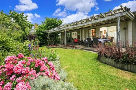 Photo of property in 547 Glenfield Road, Glenfield, Auckland, 0629
