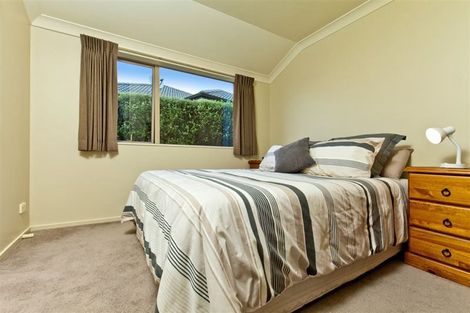 Photo of property in 35 Sapperton Drive, Henderson, Auckland, 0612