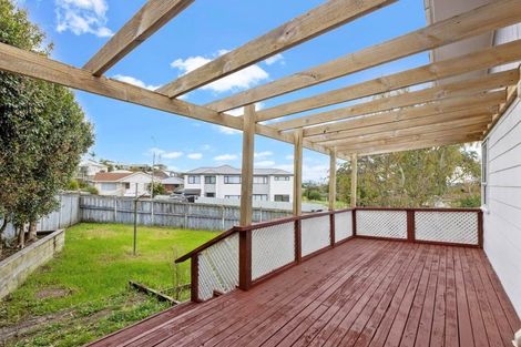 Photo of property in 82 West Harbour Drive, West Harbour, Auckland, 0618