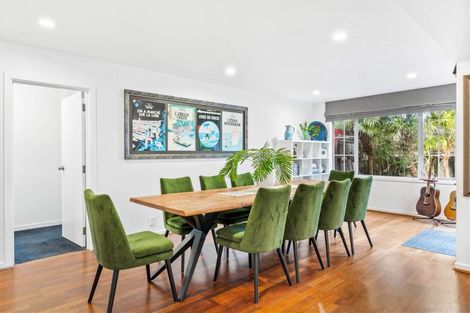 Photo of property in 52 Rising Parade, Fairview Heights, Auckland, 0632
