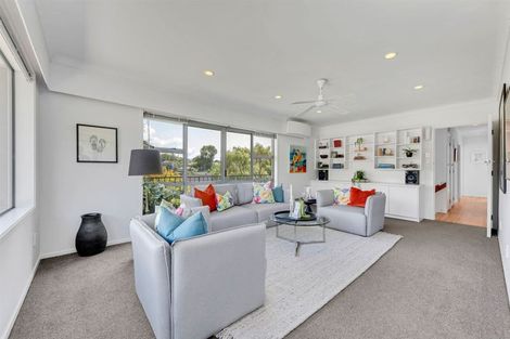 Photo of property in 5 Liston Crescent, Cockle Bay, Auckland, 2014