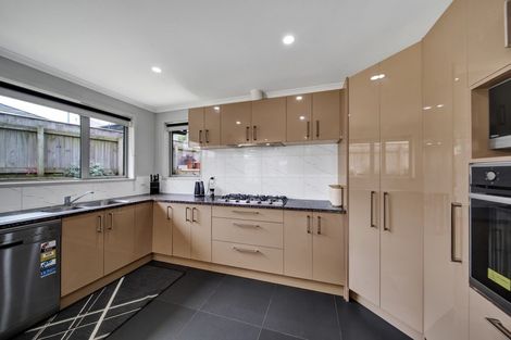 Photo of property in 8 Garrett Drive, Whalers Gate, New Plymouth, 4310