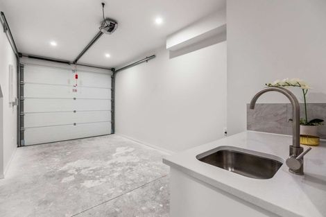 Photo of property in 4/14 Roland Hill, Glen Eden, Auckland, 0602