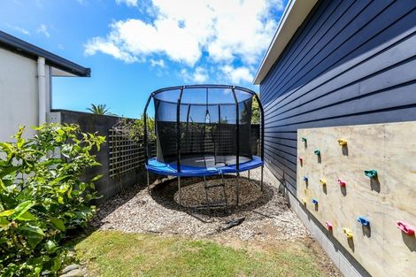 Photo of property in 130a Wairau Road, Oakura, 4314