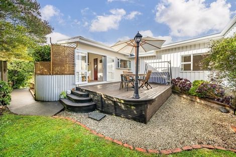 Photo of property in 54 Poto Road, Normandale, Lower Hutt, 5010