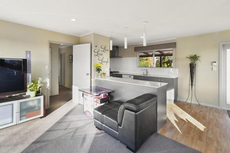 Photo of property in 42 Banyan Drive, Totara Heights, Auckland, 2105