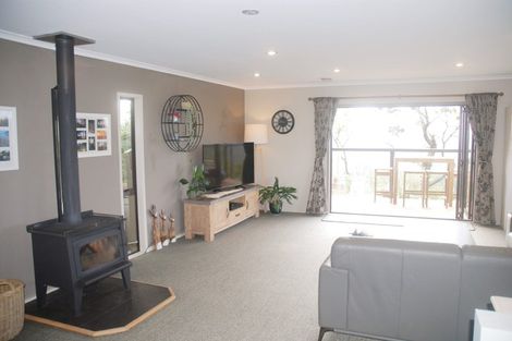 Photo of property in 45 Jonkers Road, Waitakere, Henderson, 0782