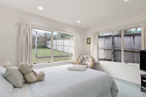 Photo of property in 32 Hugh Green Drive, Pinehill, Auckland, 0632