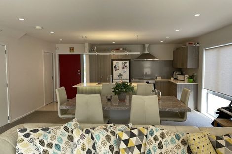 Photo of property in 2/61 Black Rock Road, Newlands, Wellington, 6037