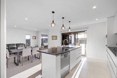 Photo of property in 32 Atlantic Drive, Fitzherbert, Palmerston North, 4410