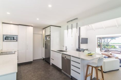 Photo of property in 82 Marine Parade, Paraparaumu Beach, Paraparaumu, 5032